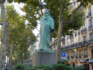 Statue of BALZAC, made by RODIN, Paris.jpg